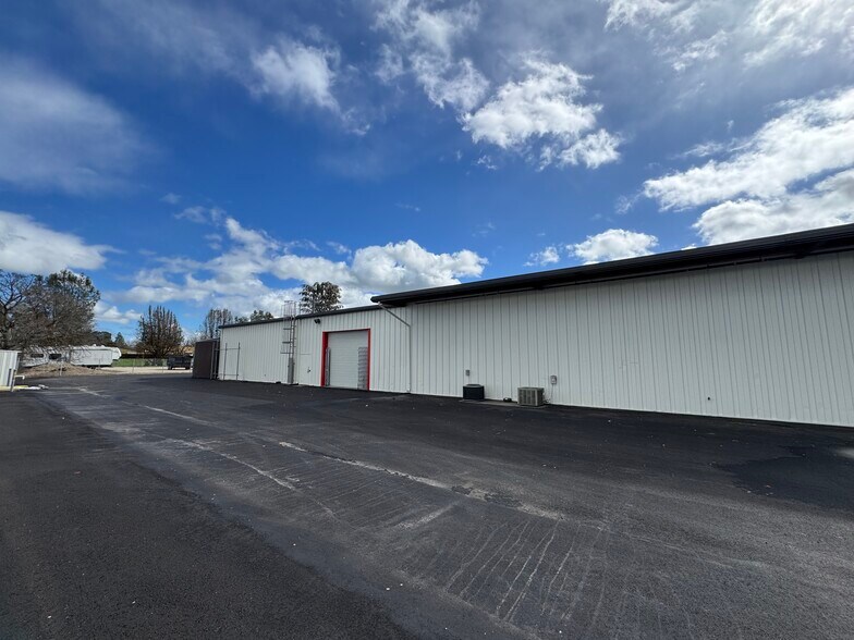 More Photos Of 1750 Commerce Way, Paso Robles Industrial For Sale