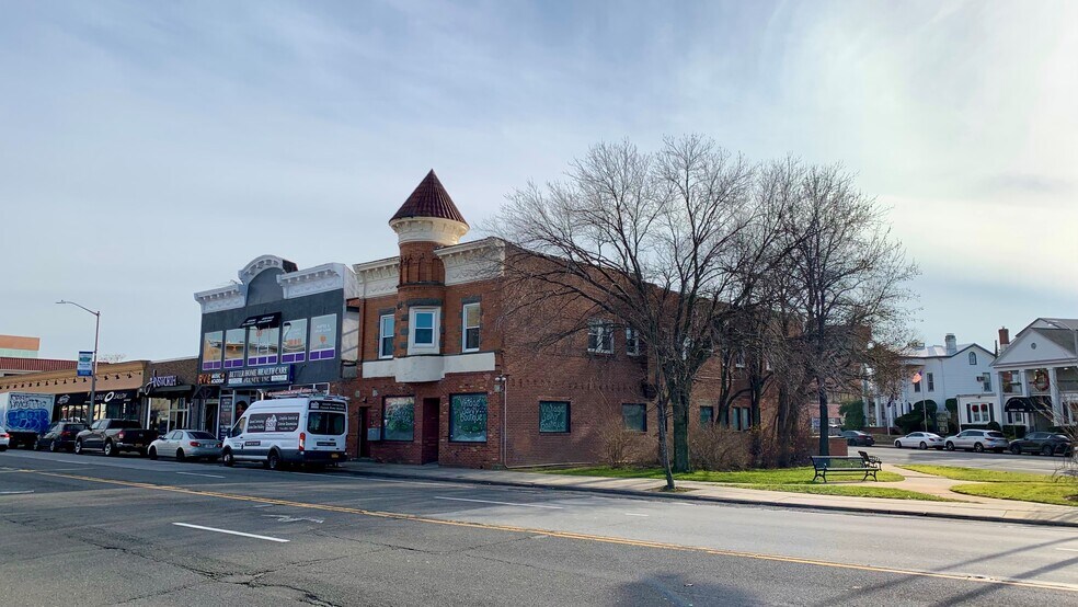 More Photos Of 200 Merrick Rd, Rockville Centre Storefront Retail Residential For Lease