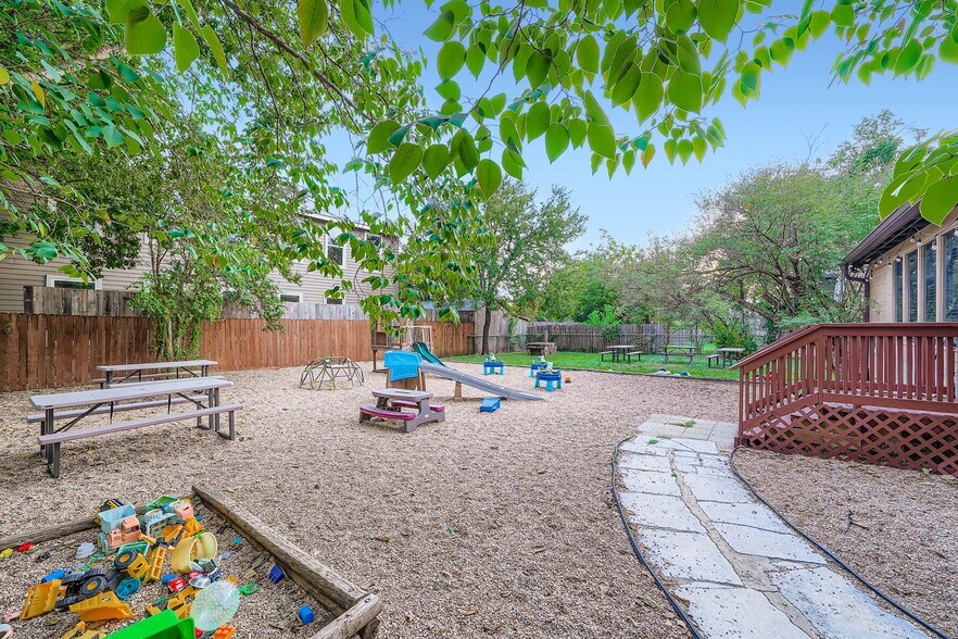 More Photos Of 405 W Main St, Round Rock Daycare Center For Lease