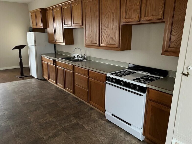 More Photos Of 102 E Main St, Cumby Religious Facility For Sale