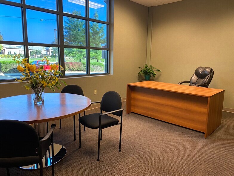 More Photos Of 3340-3350 NE Ralph Powell Rd, Lee's Summit Office For Sale