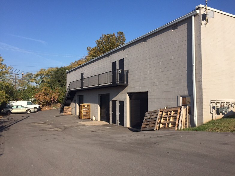 More Photos Of 705 Werne Dr, Lexington Warehouse For Lease