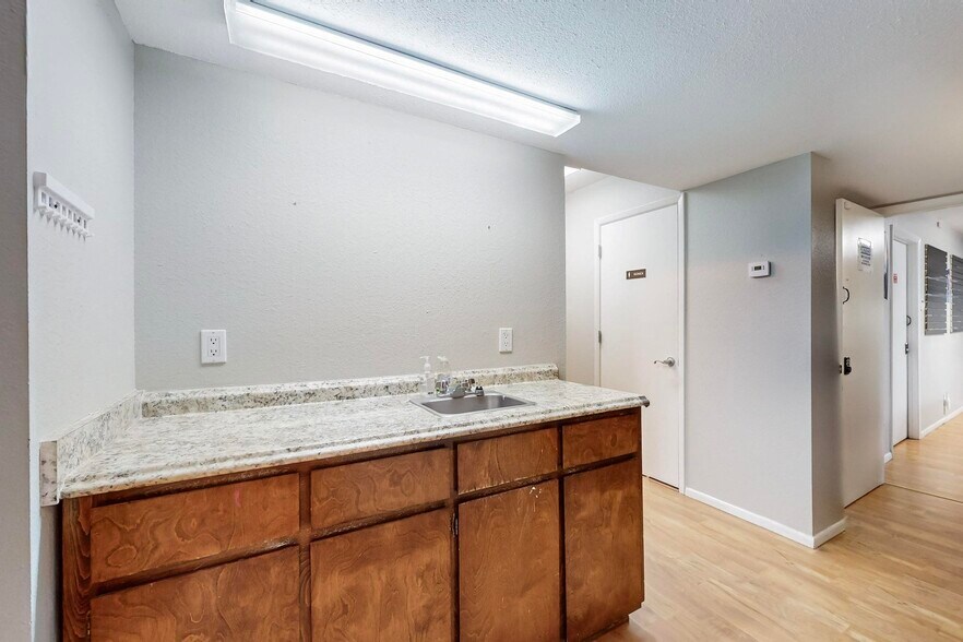 More Photos Of 516 Chama St NE, Albuquerque Office For Sale