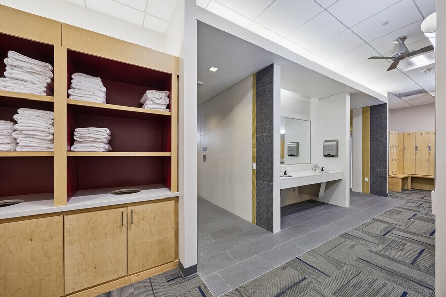 More Photos Of 580 Westlake Park Blvd, Houston Unknown For Lease