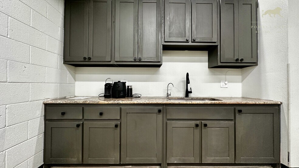 More Photos Of 3610 34th St, Lubbock Office For Sale
