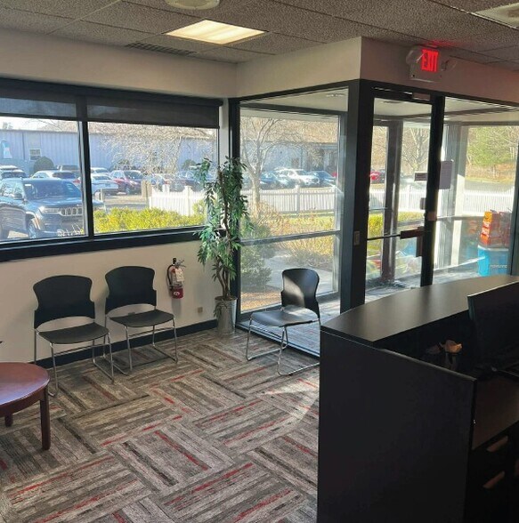 More Photos Of 1014 Federal Rd, Brookfield Movie Radio TVStudio For Sale