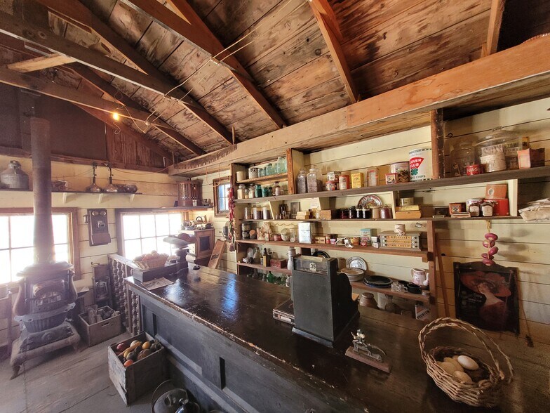 More Photos Of 331 W Rockspring Ln, Benson Movie Radio TVStudio For Sale