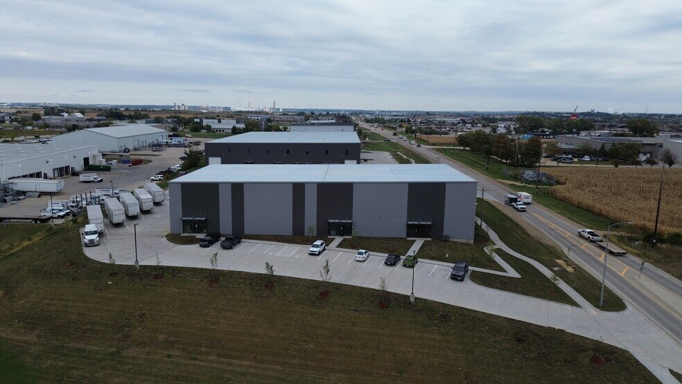 More Photos Of 10000 6th St SW, Cedar Rapids Warehouse For Lease