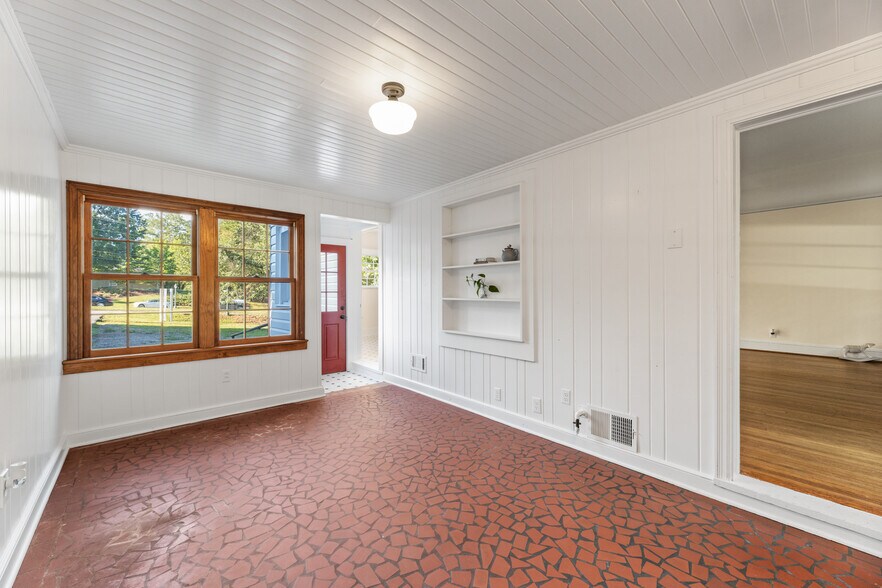 More Photos Of 114 Bulloch Ave, Roswell General Retail For Lease