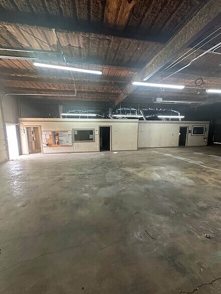More Photos Of 4321 Garland Dr, Haltom City Flex For Sale
