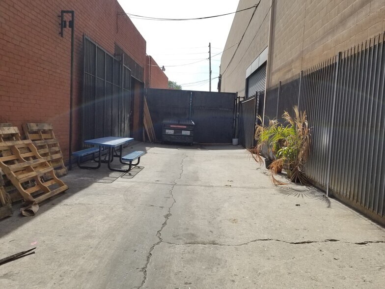 More Photos Of 1907-1919 E 7th Pl, Los Angeles Warehouse For Lease