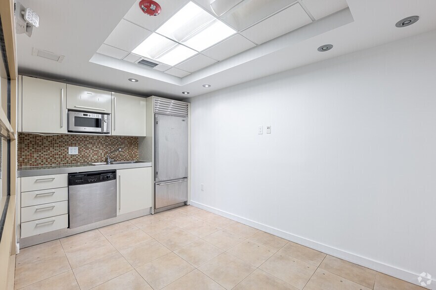 More Photos Of 425 N Federal Hwy, Hallandale Beach Medical For Lease