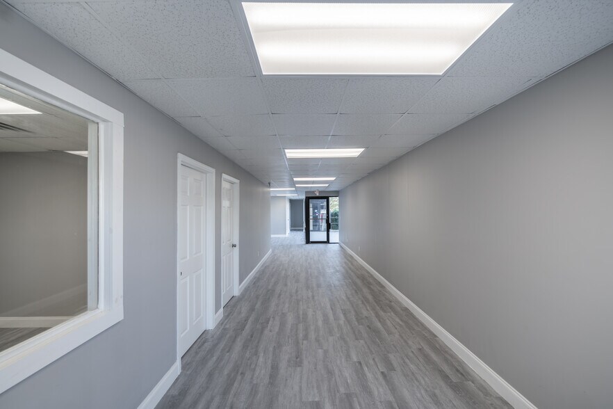 More Photos Of 1057 Ellis Rd N, Jacksonville Warehouse For Lease