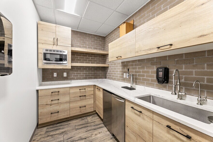 More Photos Of 14500 San Pedro Ave, San Antonio Office For Lease