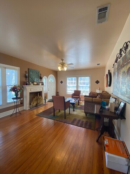More Photos Of 306 S Tennessee St, McKinney Office For Lease
