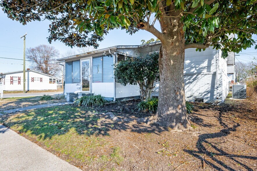 More Photos Of 211 N 5th Ave, Hopewell Office For Sale