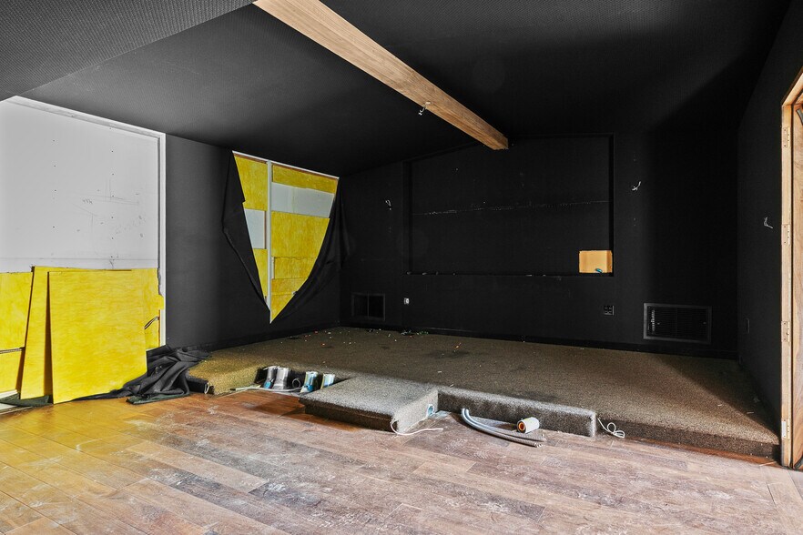 More Photos Of 5520-5522 Cahuenga Blvd, North Hollywood Freestanding For Sale