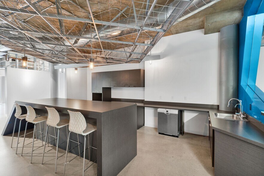 More Photos Of 221 S Figueroa St, Los Angeles Loft Creative Space For Lease