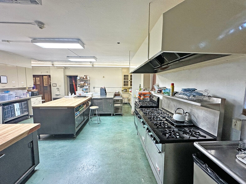 More Photos Of 14 N May St, Aurora Religious Facility For Sale