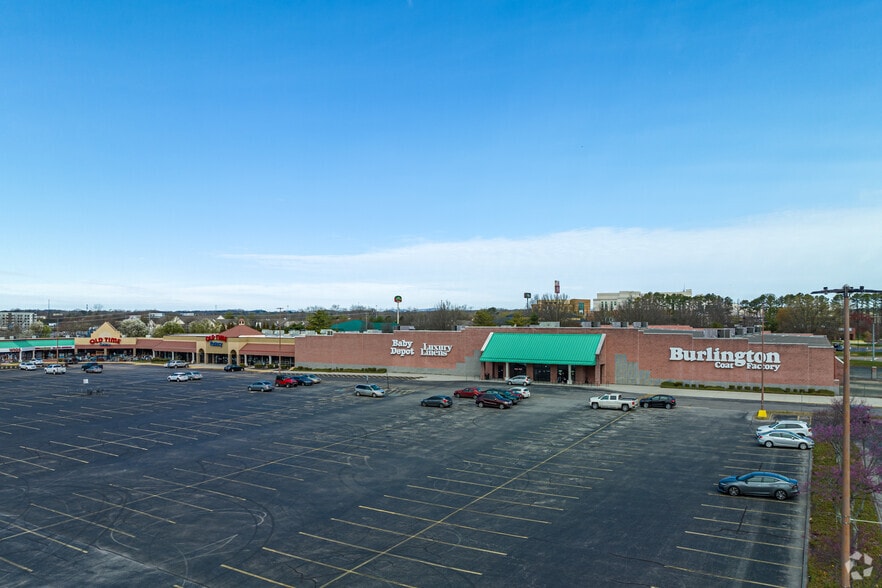More Photos Of 109-297 N Seven Oaks Dr, Knoxville Freestanding For Lease