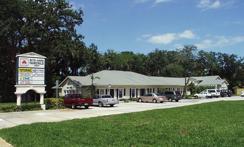 More Photos Of 4951 Babcock St, Palm Bay Office For Lease
