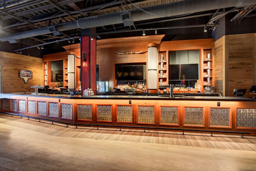 More Photos Of 128-130 2nd Ave N, Nashville Bar For Sale