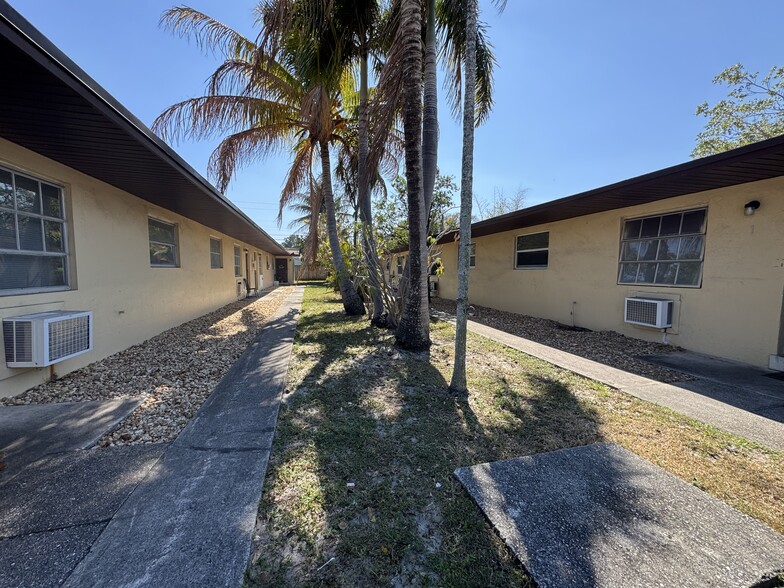 More Photos Of 146-148 NW 40th Ct, Fort Lauderdale Apartments For Sale