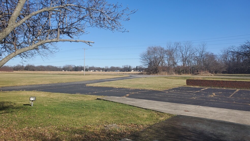 More Photos Of 1299 Campbell Rd, Marion Office For Sale