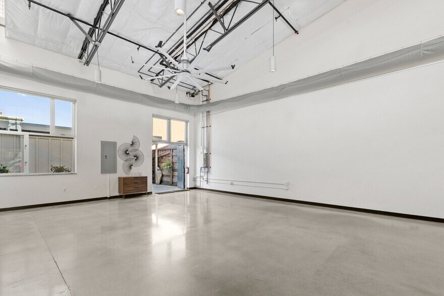 More Photos Of 108 High Rd, Santa Cruz Flex For Sale