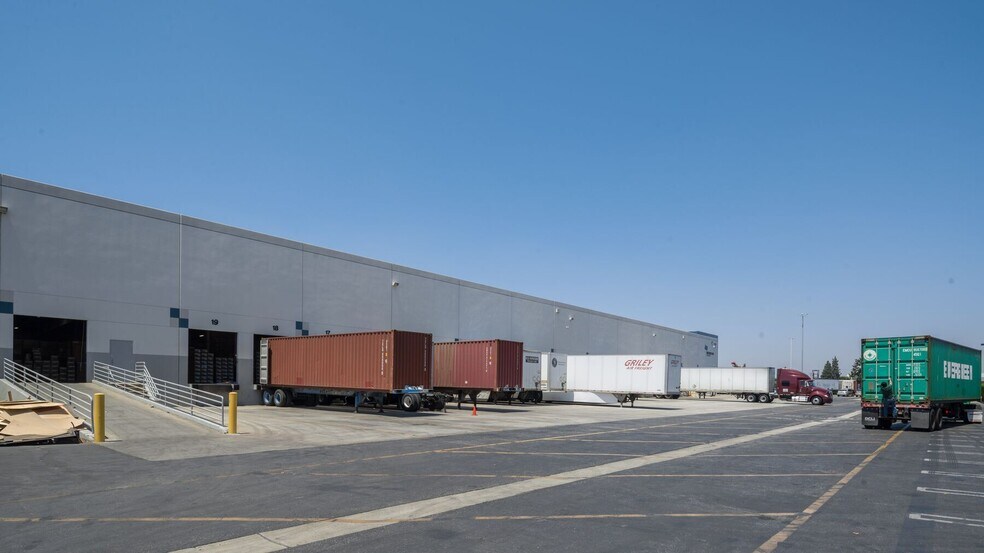 More Photos Of 20801 S Santa Fe Ave, Carson Warehouse For Lease