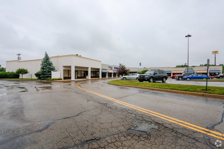 More Photos Of 987 E Ash St, Piqua Storefront For Lease