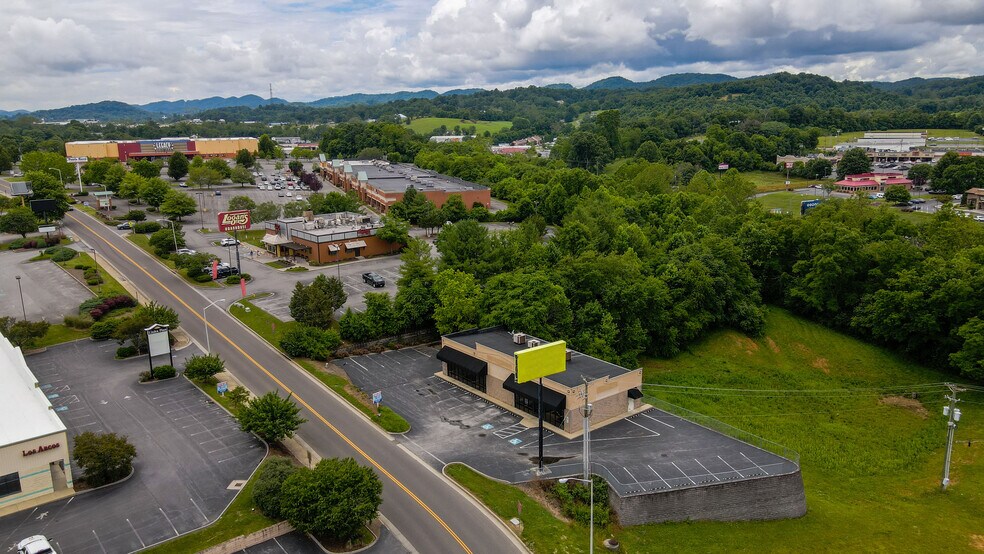 More Photos Of 3176 Linden Dr, Bristol Freestanding For Lease