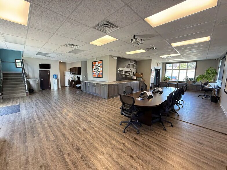More Photos Of 915 Haywood Dr, Madison Office For Sale