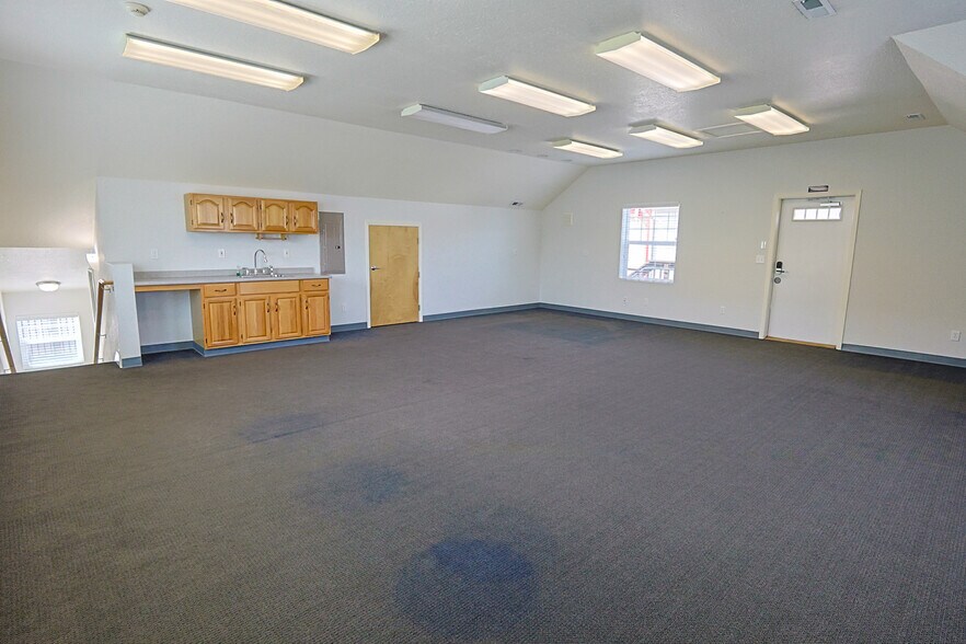 More Photos Of 137 Hall Ave, Coos Bay Office For Sale