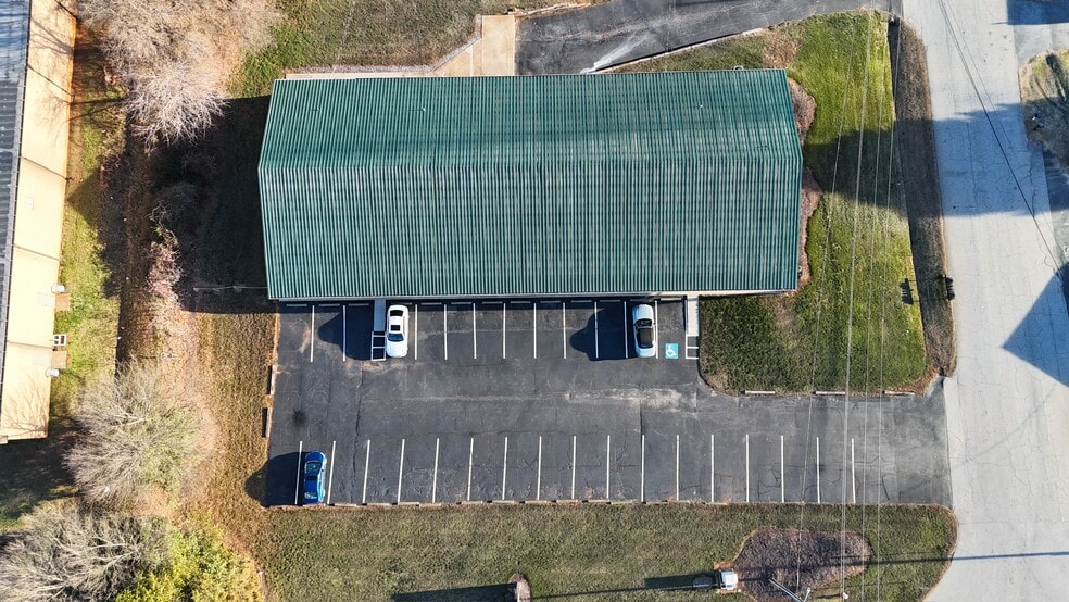 More Photos Of 107 Sunbelt Ct, Greer Light Distribution For Lease