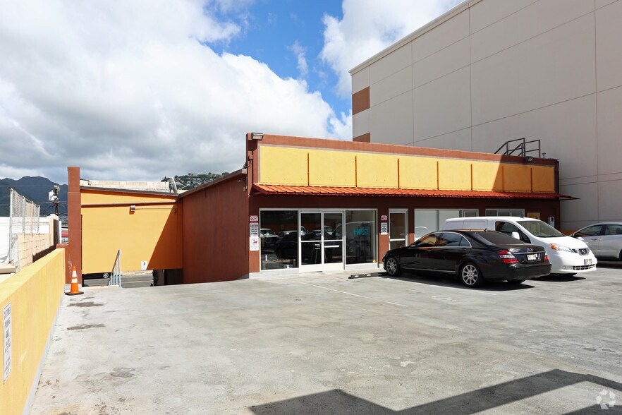 More Photos Of 3457 Waialae Ave, Honolulu Storefront Retail Office For Lease