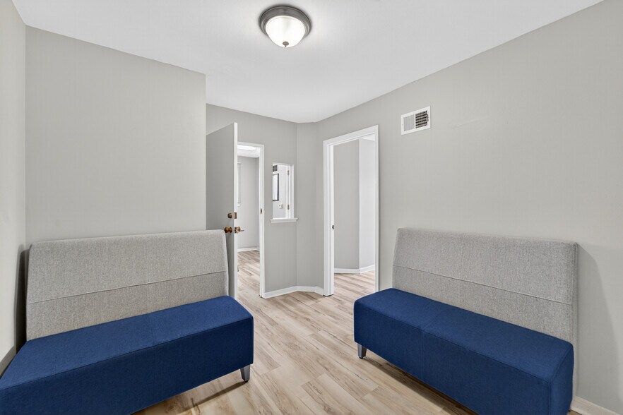 More Photos Of 2001 Capitol dr, Milwaukee Office For Sale