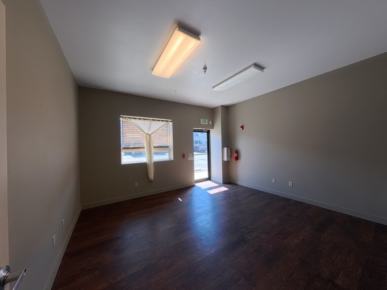 More Photos Of 615 SE Glenwood Dr, Bend Unknown For Lease