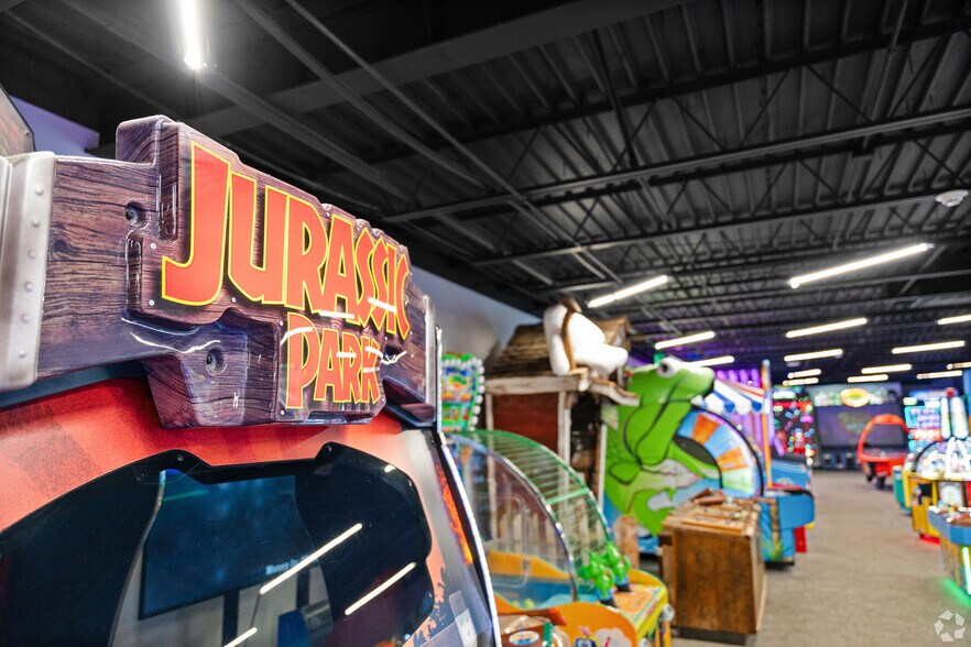 More Photos Of 3608 W 76 Country Blvd, Branson Amusement Park For Sale