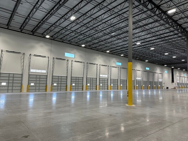 More Photos Of 1100 Old Dixie Hwy, Lake Park Distribution For Sale
