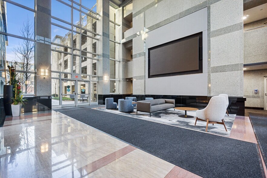 More Photos Of 6250 N River Rd, Rosemont Office For Lease