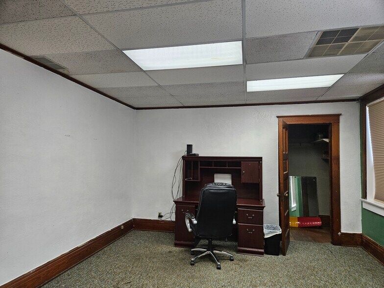 More Photos Of 231 E Railway St, Coleman Loft Creative Space For Lease