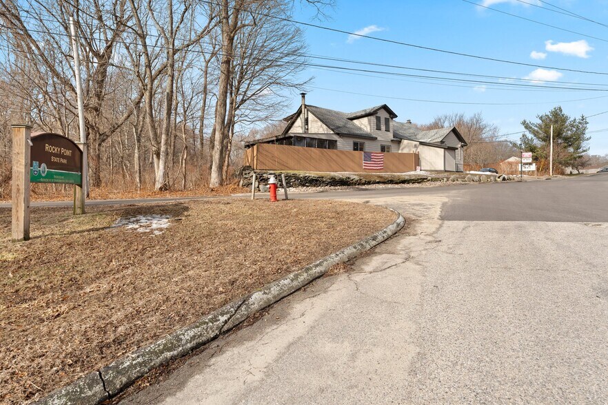 More Photos Of 415 Palmer Ave, Warwick Bar For Sale