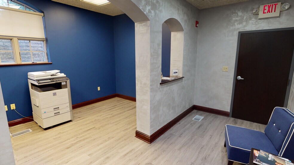 More Photos Of 8544 Hickory Hill Dr, Poland Office For Sale