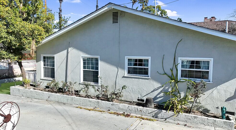 More Photos Of 7736 Sugar Dr, Huntington Beach Apartments For Sale