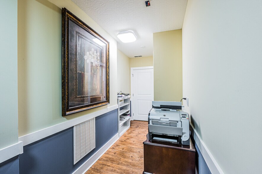 More Photos Of 1502 Westen St, Bowling Green Office For Sale