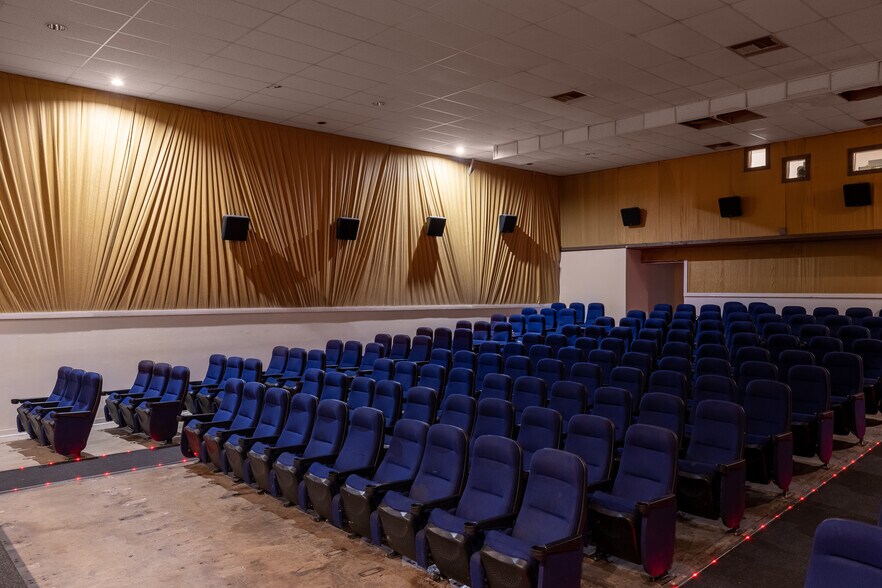 More Photos Of 123 E 7th St, Hanford Movie Theatre For Sale