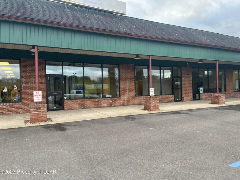 More Photos Of 1100 Twin Stacks Dr, Dallas Storefront For Lease