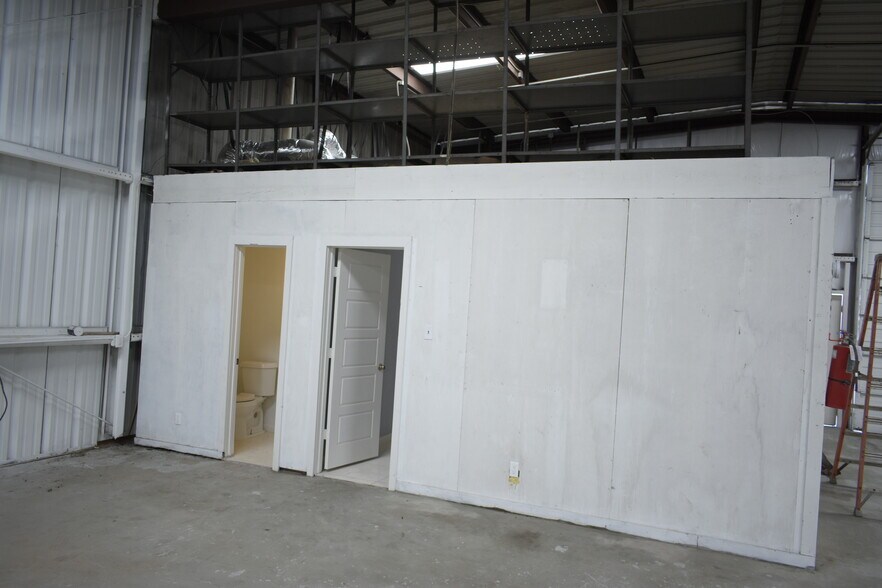 More Photos Of 1112 Kentucky Ave, South Houston Warehouse For Lease