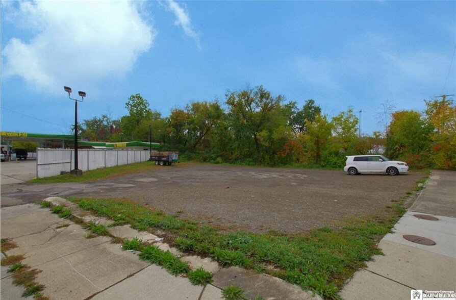 More Photos Of 1414 E 2nd St, Jamestown Flex For Sale